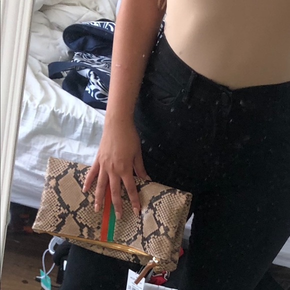 SUPER CUTE FOLD CLUTCH TO DIEE FOR at great price - Picture 2 of 3